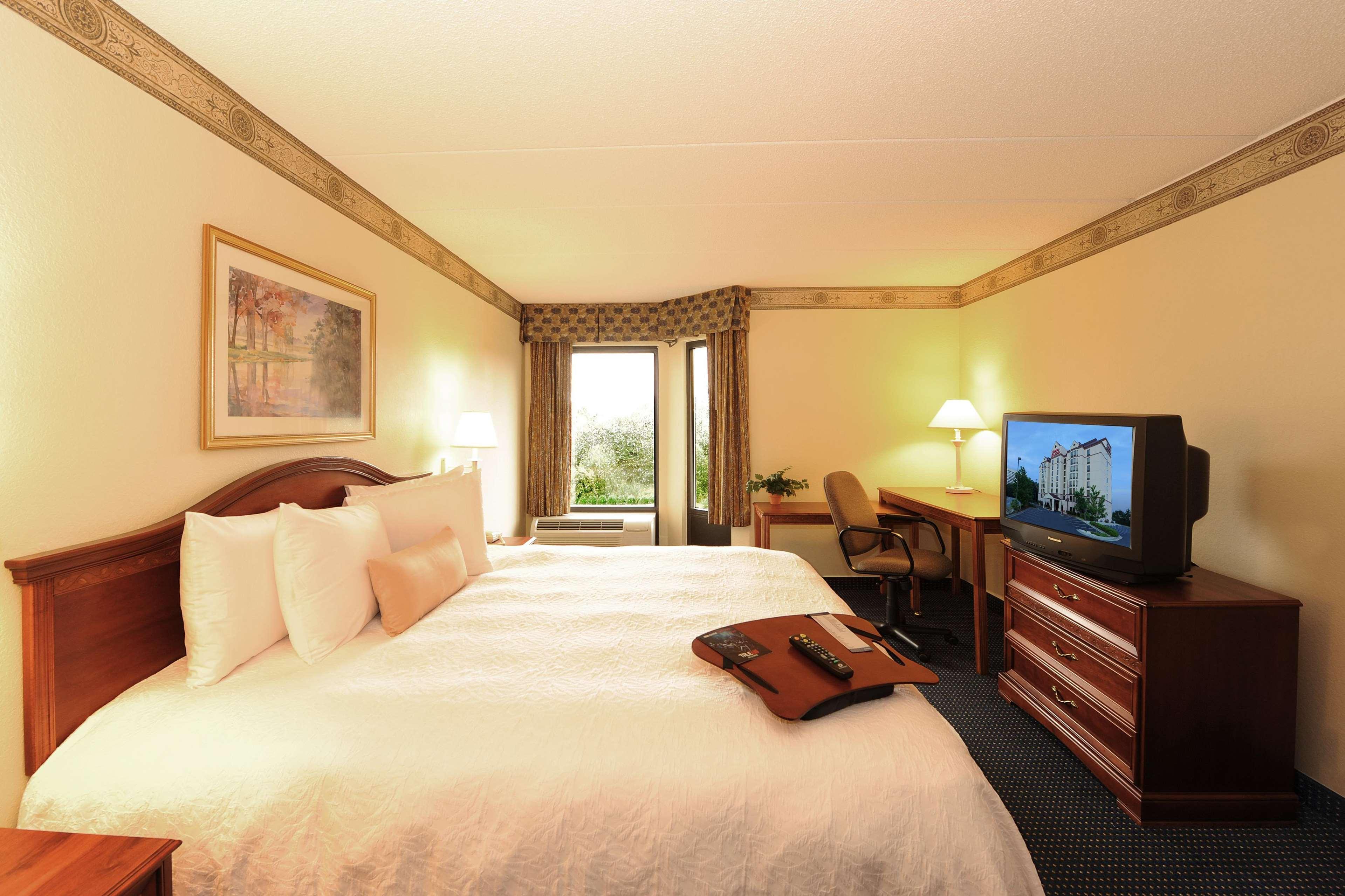 Hampton Inn & Suites Atlanta-Galleria Смирна Номер фото