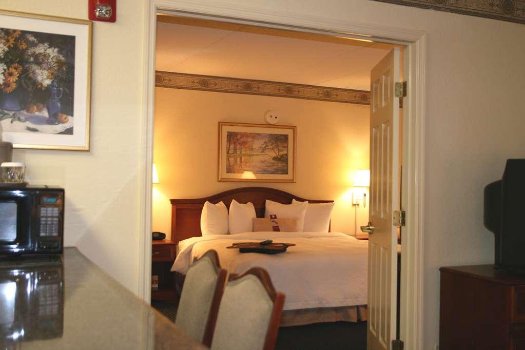 Hampton Inn & Suites Atlanta-Galleria Смирна Номер фото