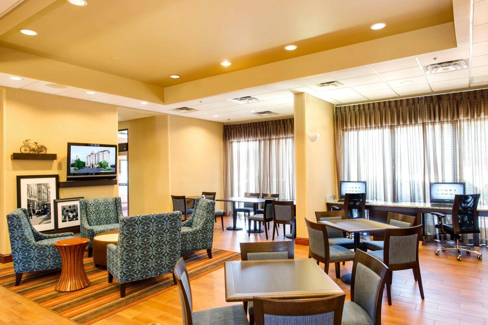Hampton Inn & Suites Atlanta-Galleria Смирна Екстер'єр фото