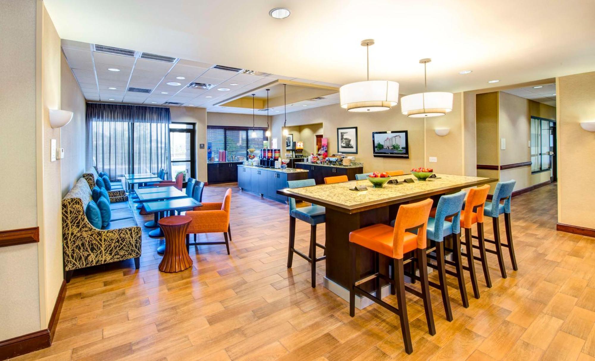 Hampton Inn & Suites Atlanta-Galleria Смирна Екстер'єр фото