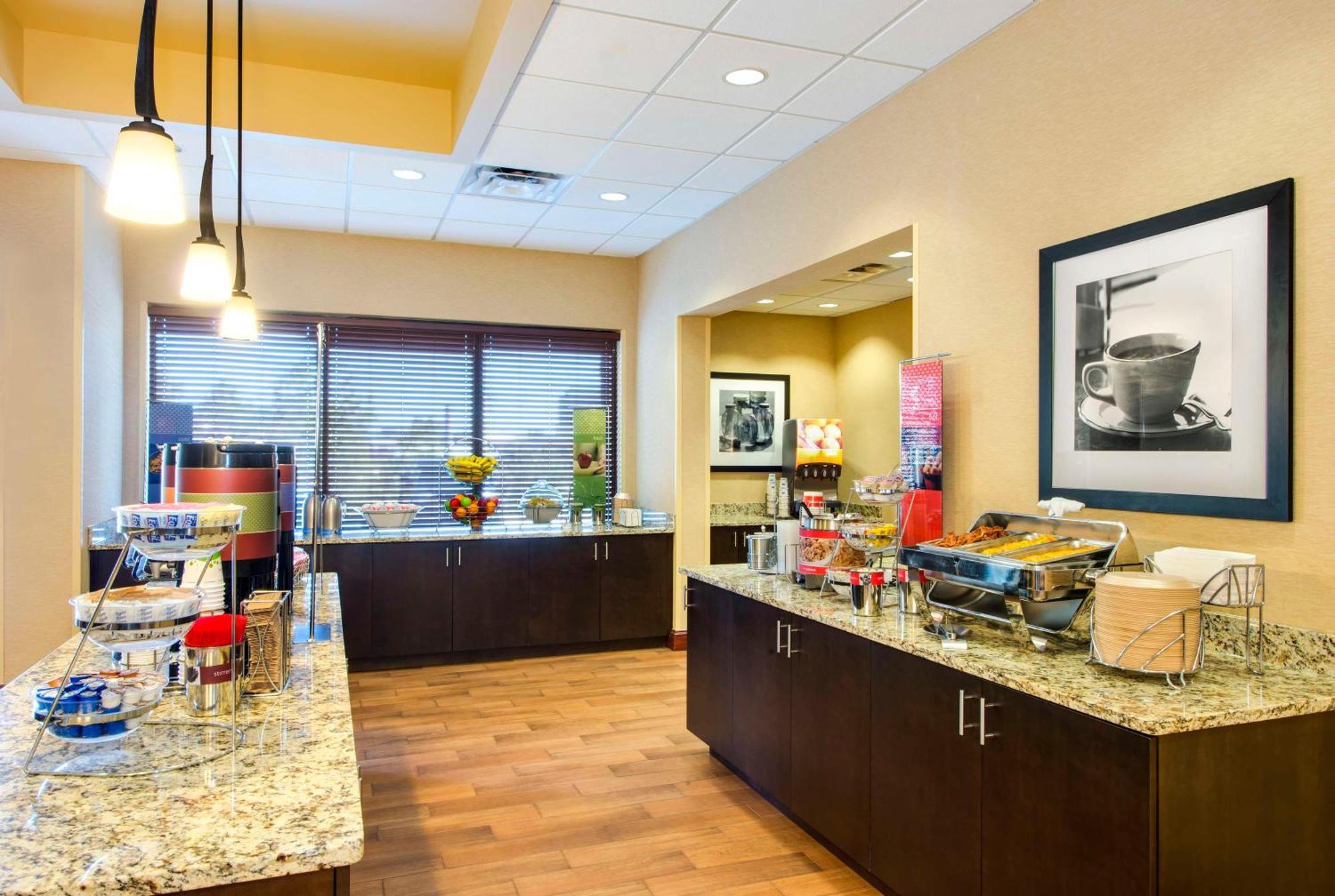 Hampton Inn & Suites Atlanta-Galleria Смирна Екстер'єр фото
