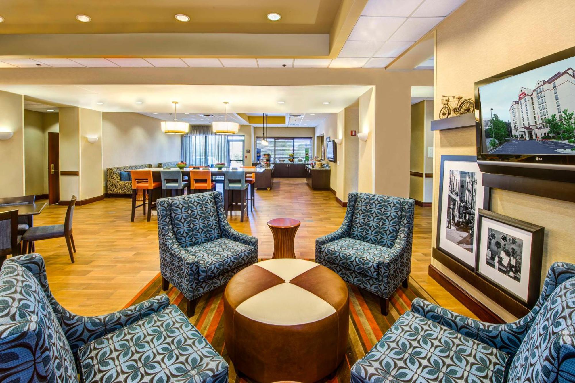 Hampton Inn & Suites Atlanta-Galleria Смирна Екстер'єр фото